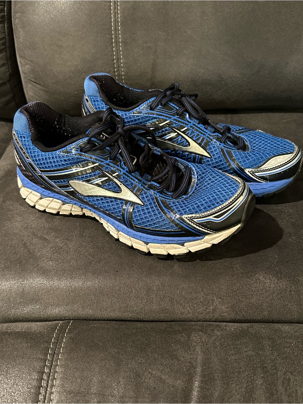 Brooks Men’s Tennis Shoes - 9.5